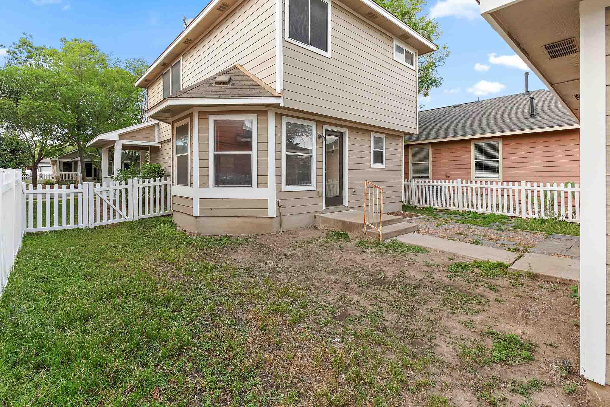 280 Strawn Kyle TX 78640