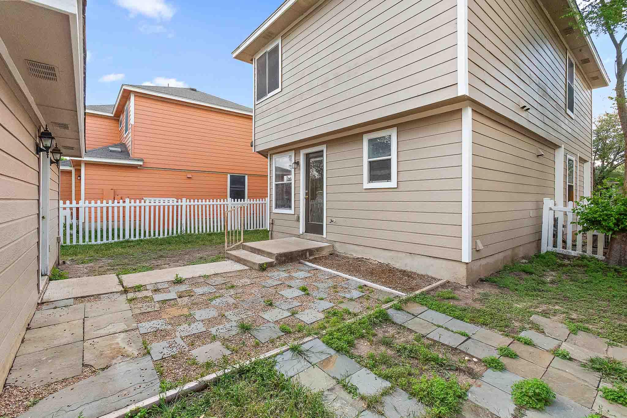 280 Strawn Kyle TX 78640