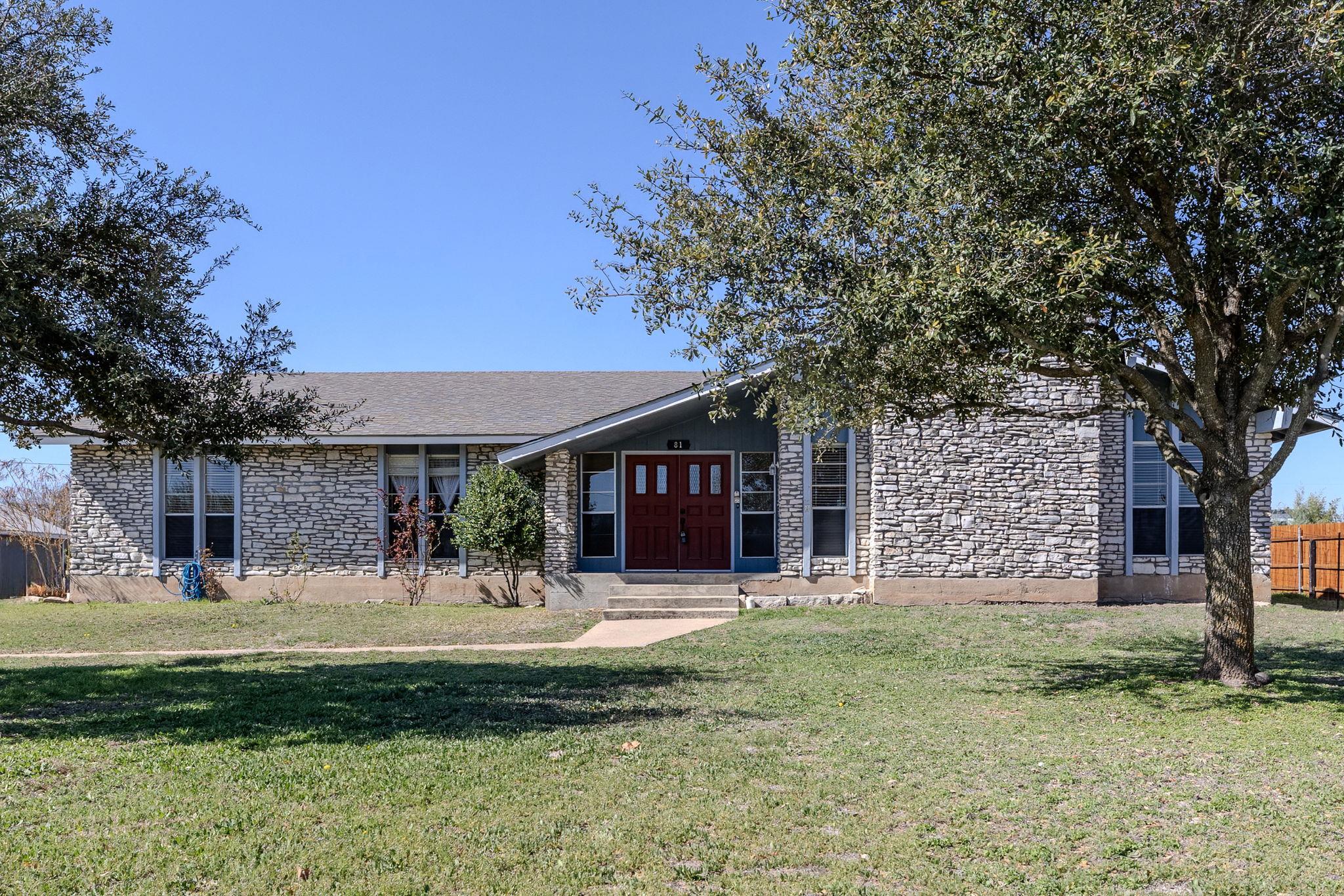 81 Family Circle Hutto TX 78634