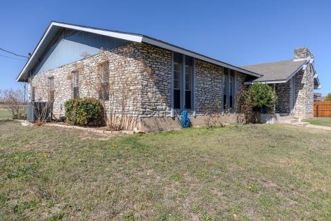 81 Family Circle Hutto TX 78634
