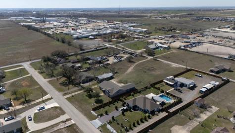 81 Family Circle Hutto TX 78634