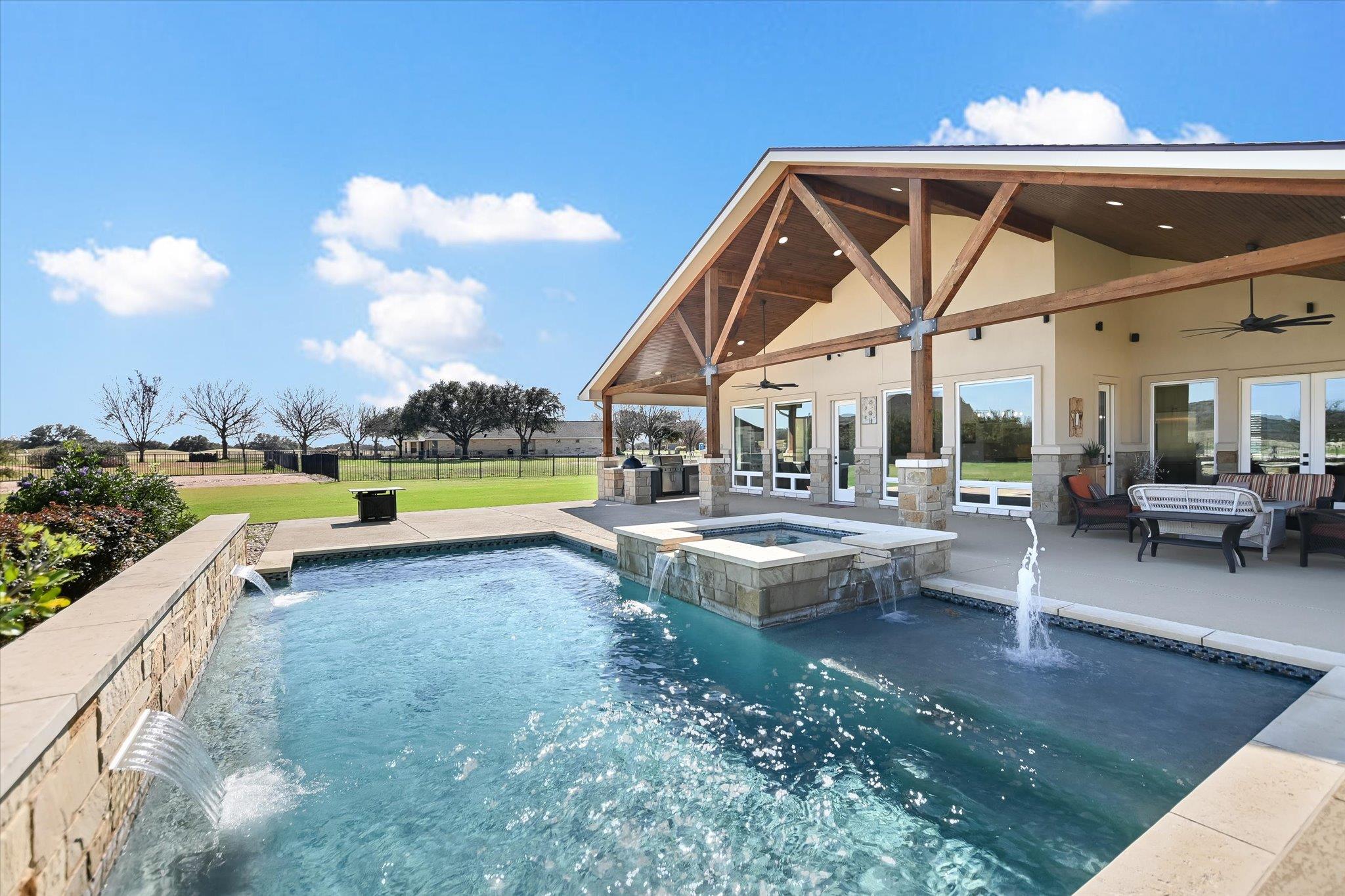 106 Rangeway Circle Kingsland TX 78639