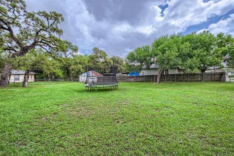 331 W Nolte Street Seguin TX 78155