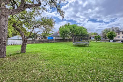 331 W Nolte Street Seguin TX 78155