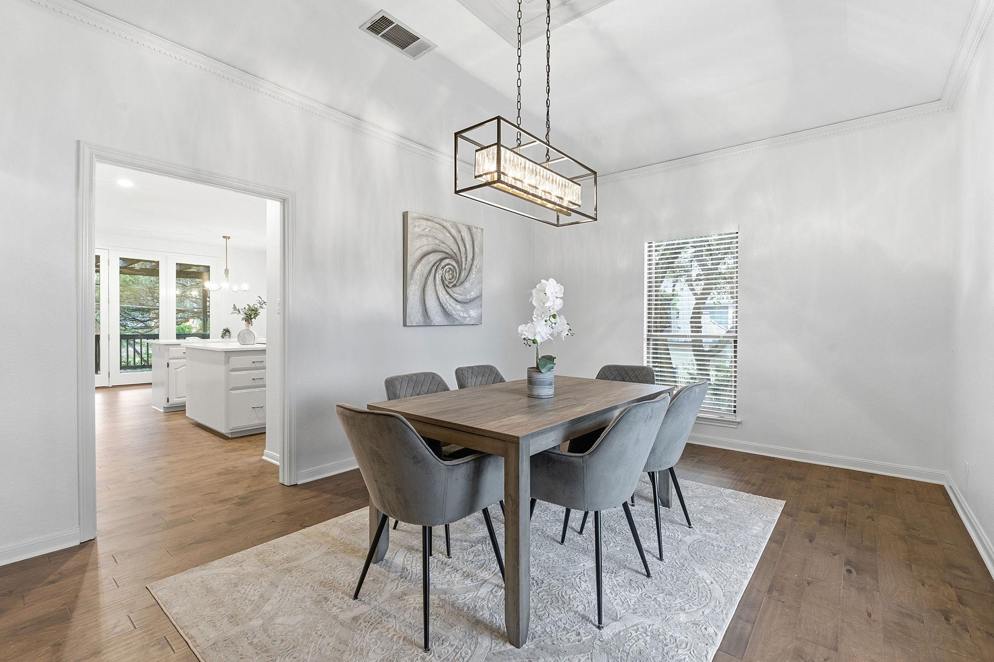 102 Laura Lane Austin TX 78746