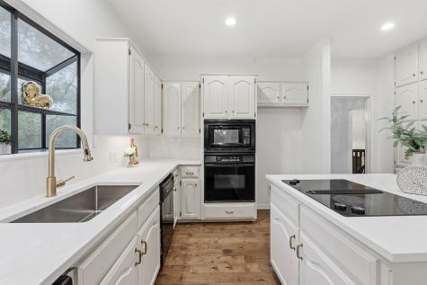 102 Laura Lane Austin TX 78746