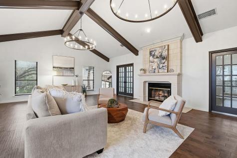 102 Laura Lane Austin TX 78746