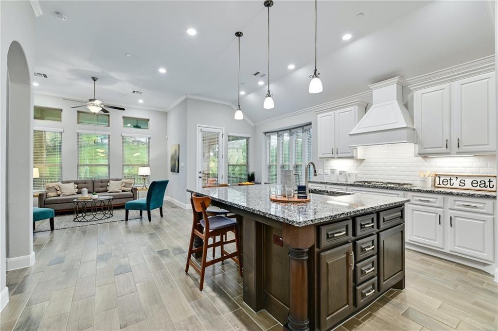 204 Maxwell Way Austin TX 78738