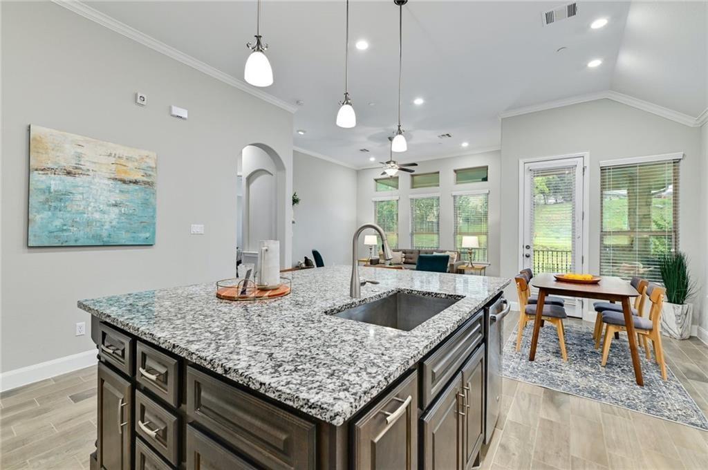 204 Maxwell Way Austin TX 78738