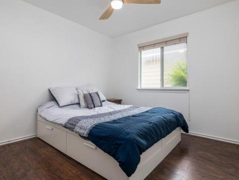 536 W Metcalfe Street Hutto TX 78634