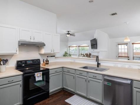 536 W Metcalfe Street Hutto TX 78634