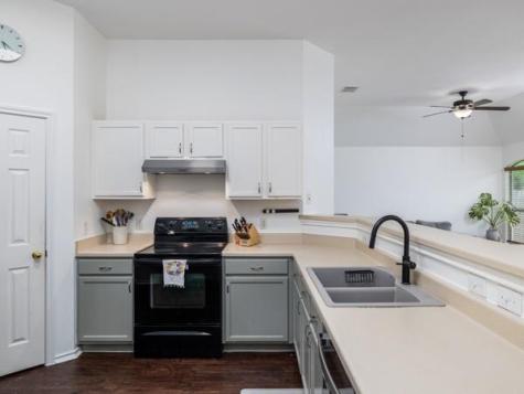 536 W Metcalfe Street Hutto TX 78634