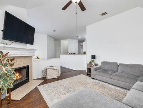 536 W Metcalfe Street Hutto TX 78634