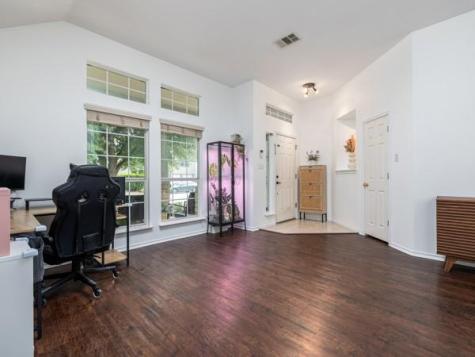 536 W Metcalfe Street Hutto TX 78634