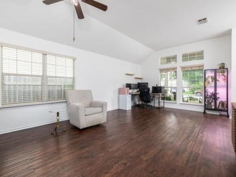 536 W Metcalfe Street Hutto TX 78634