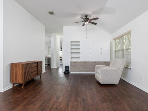 536 W Metcalfe Street Hutto TX 78634