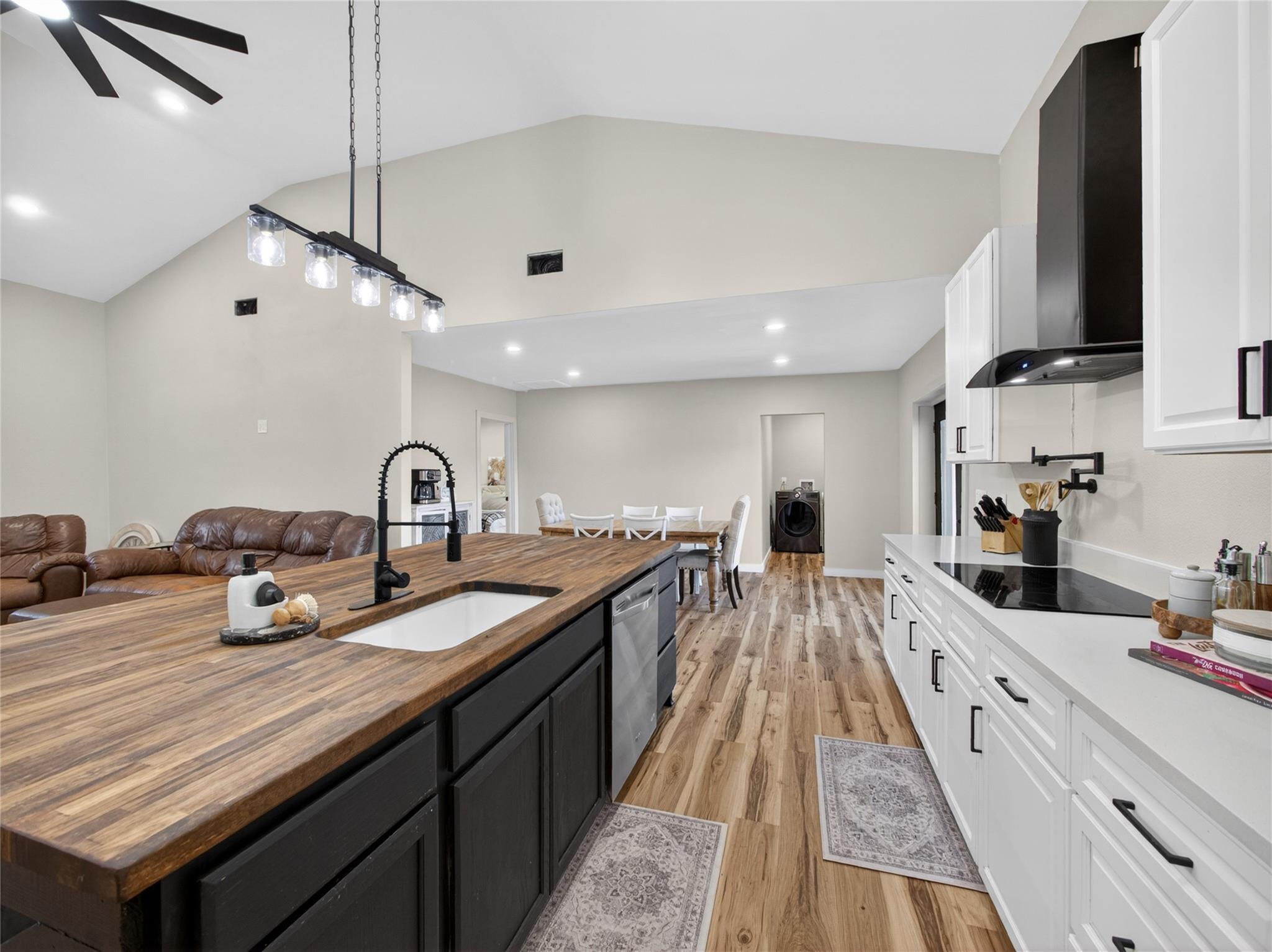 411 Avila Lane Briggs TX 78608