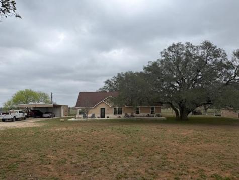 100 County Road 423 Stockdale TX 78160
