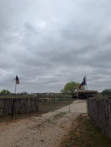 100 County Road 423 Stockdale TX 78160