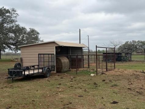 100 County Road 423 Stockdale TX 78160