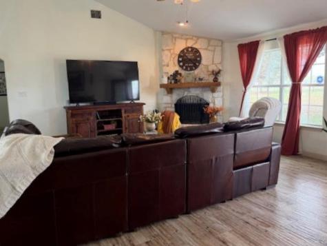 100 County Road 423 Stockdale TX 78160