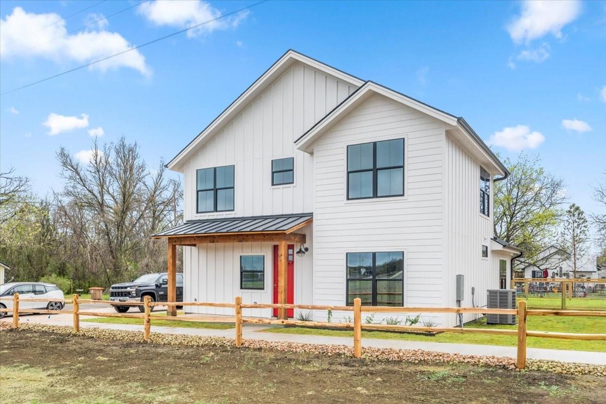 203 N Avenue J Johnson City TX 78636