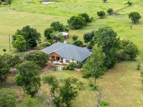 250 County Road 323 Bartlett TX 76511