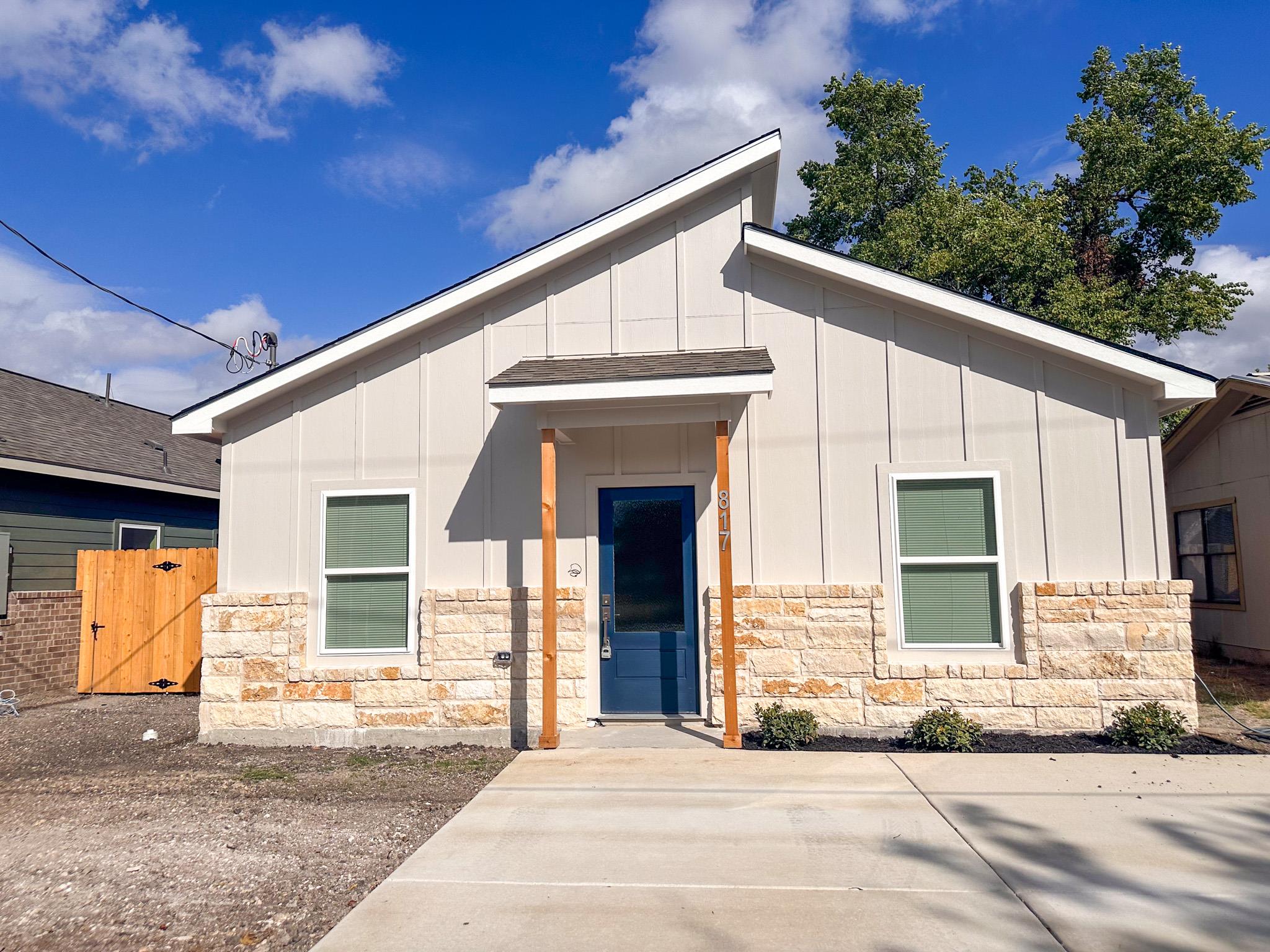 817 5th Street Lockhart TX 78644