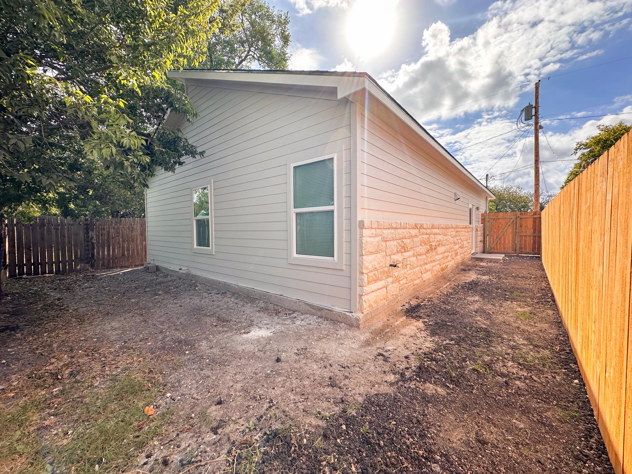 817 5th Street Lockhart TX 78644