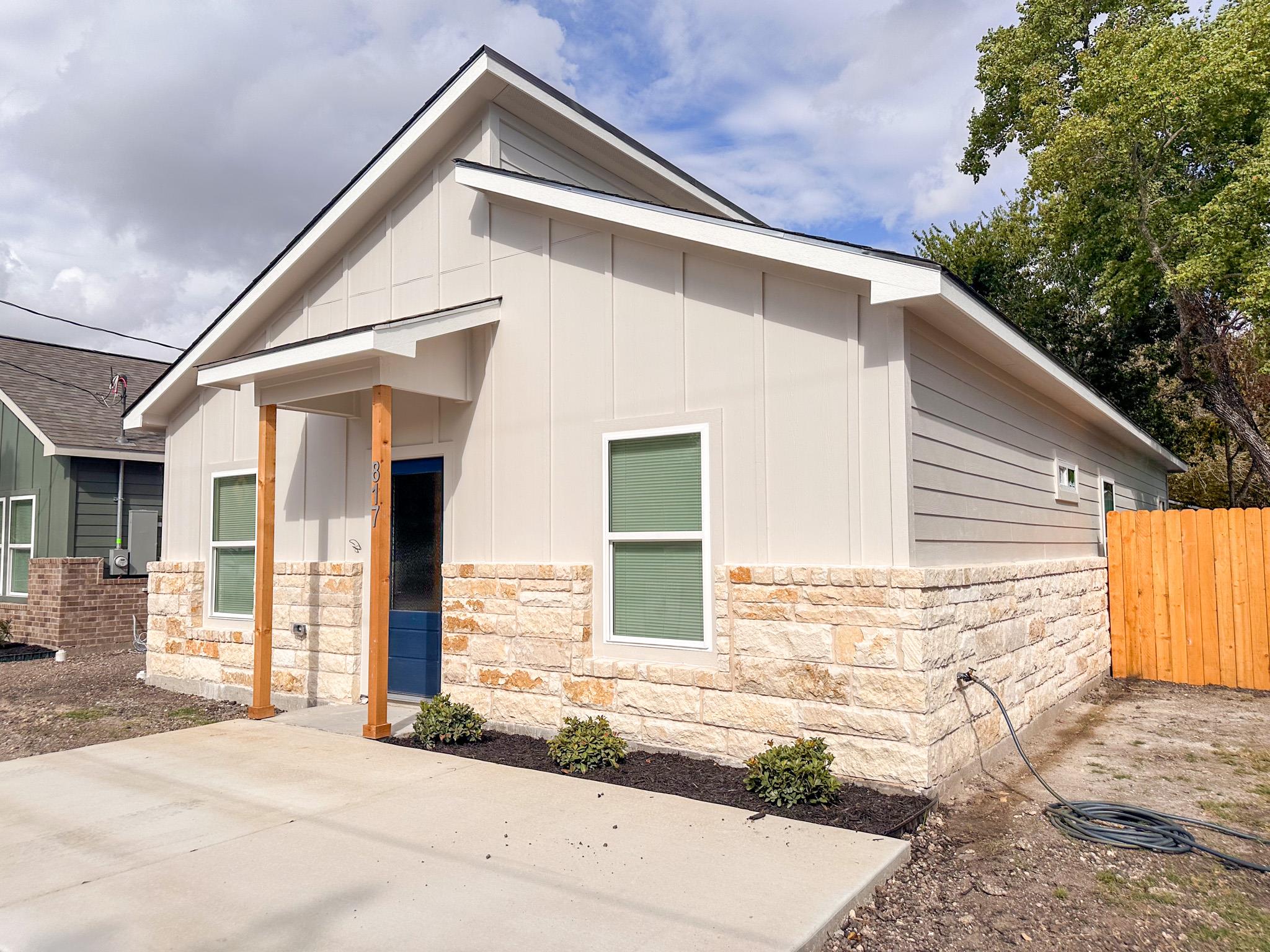 817 5th Street Lockhart TX 78644
