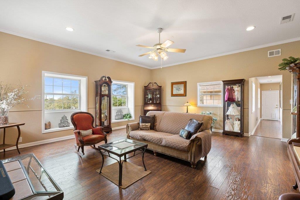 911 Oak Meadow Drive Dripping Springs TX 78620