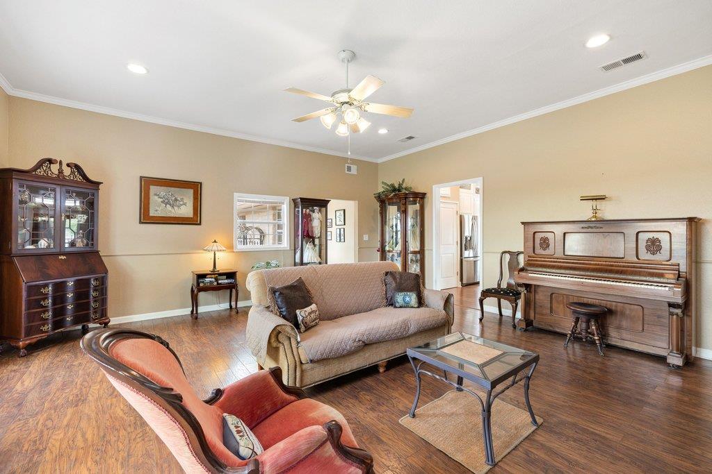 911 Oak Meadow Drive Dripping Springs TX 78620