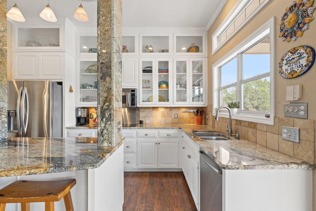 911 Oak Meadow Drive Dripping Springs TX 78620