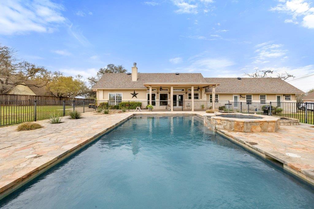 911 Oak Meadow Drive Dripping Springs TX 78620