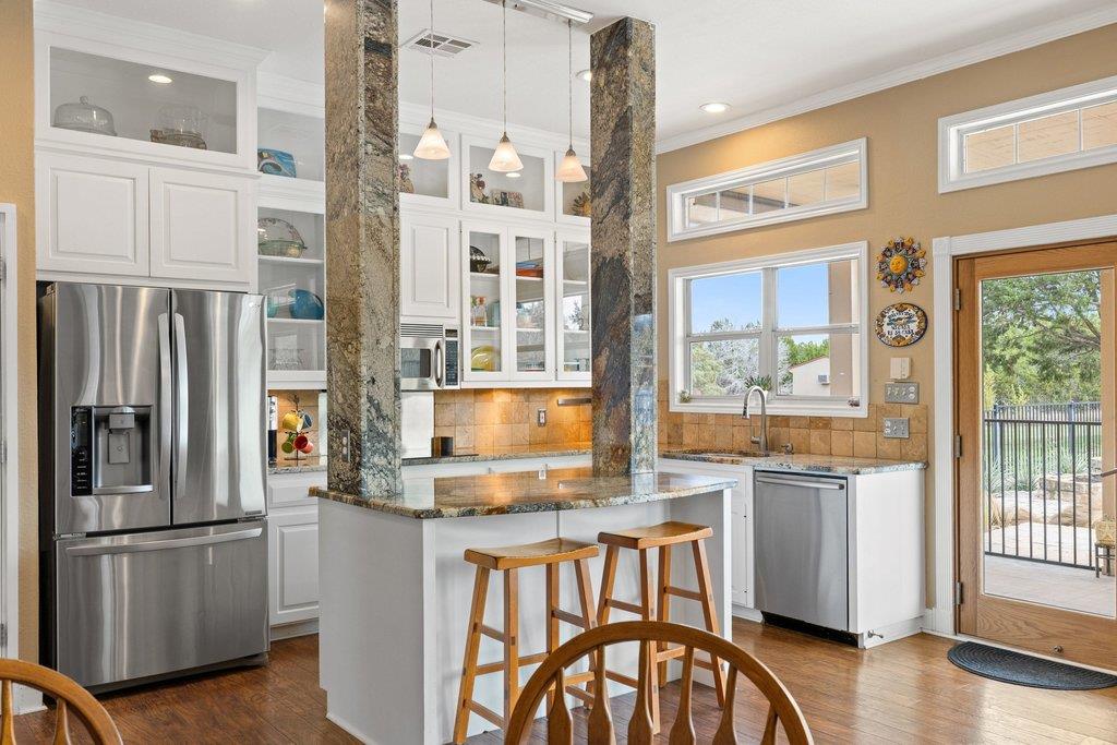 911 Oak Meadow Drive Dripping Springs TX 78620