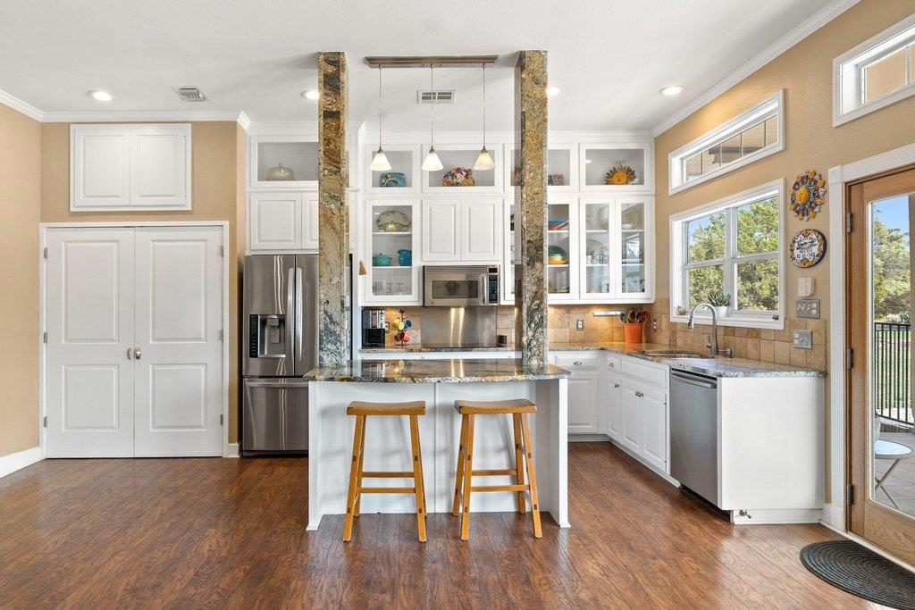911 Oak Meadow Drive Dripping Springs TX 78620