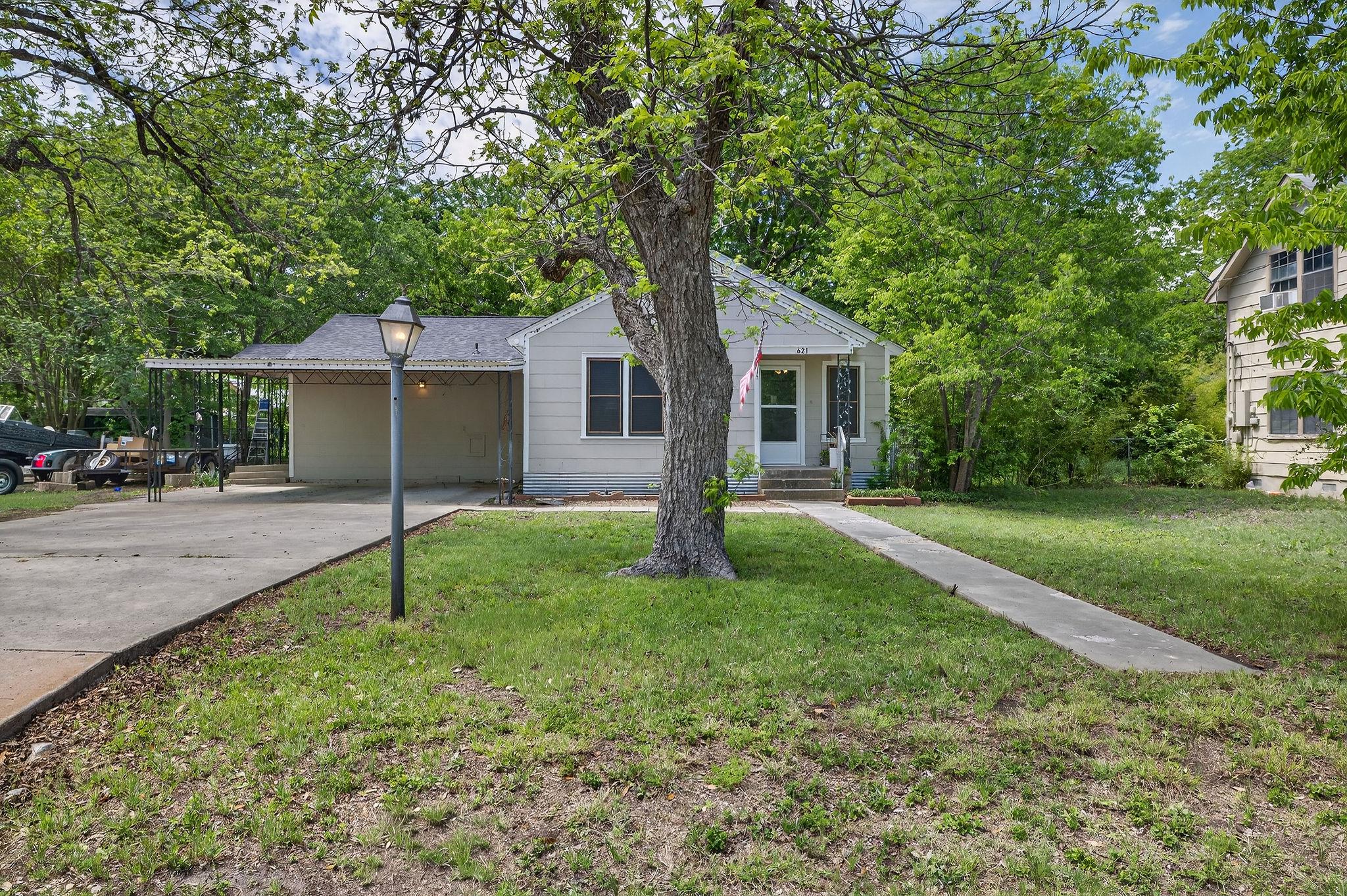 621 S Main Street Lockhart TX 78644