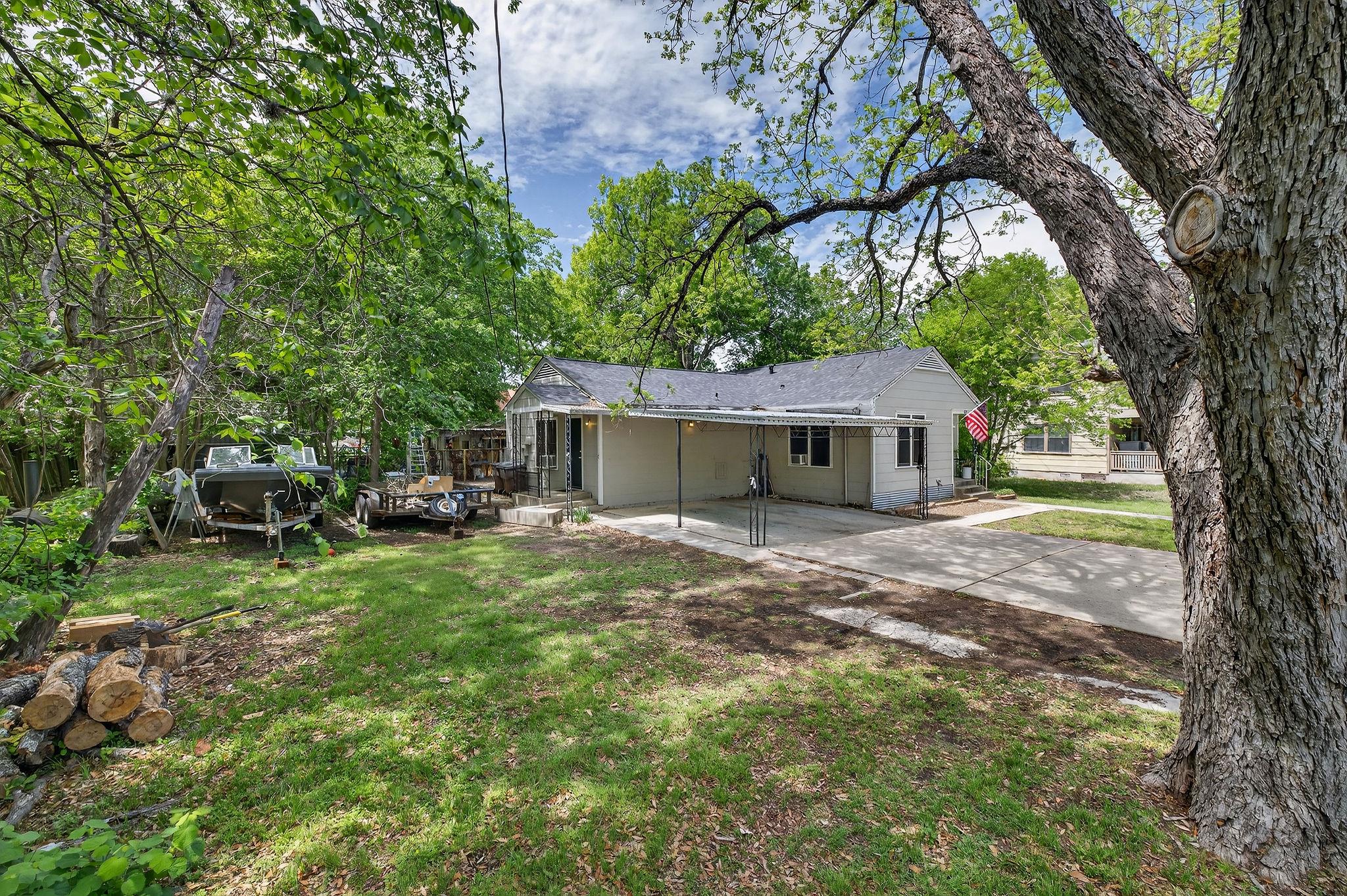 621 S Main Street Lockhart TX 78644