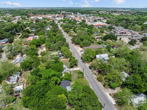 621 S Main Street Lockhart TX 78644