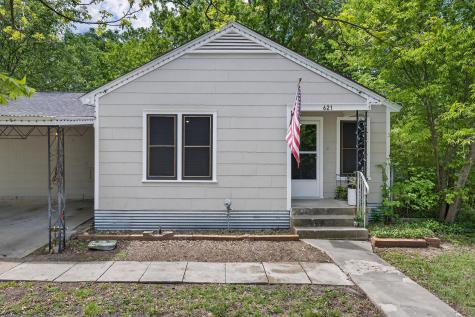 621 S Main Street Lockhart TX 78644