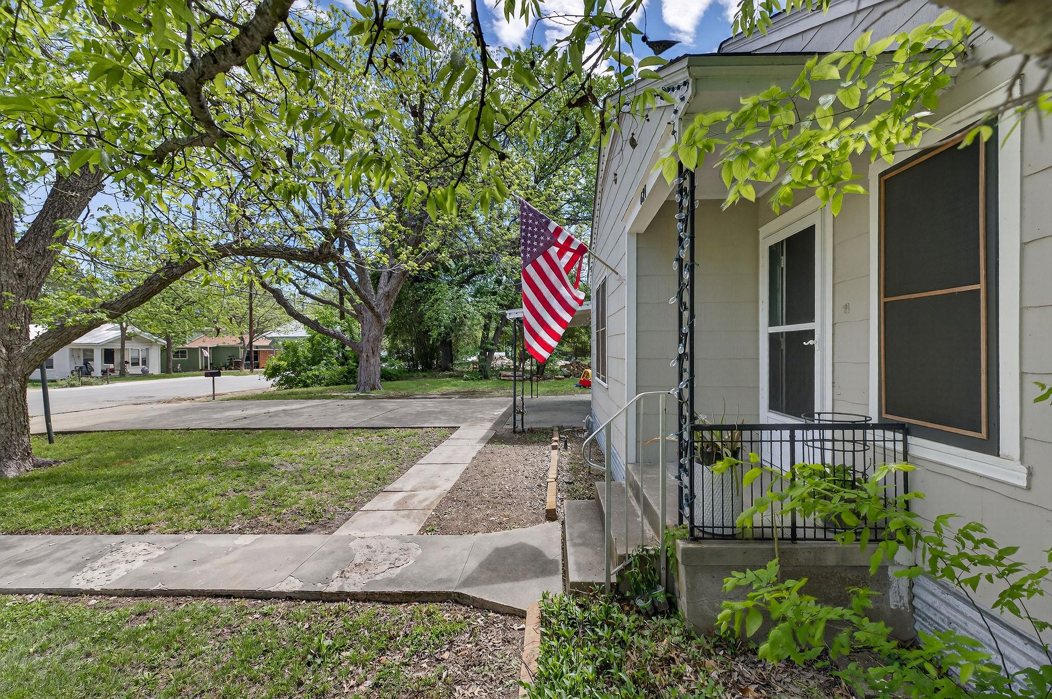 621 S Main Street Lockhart TX 78644