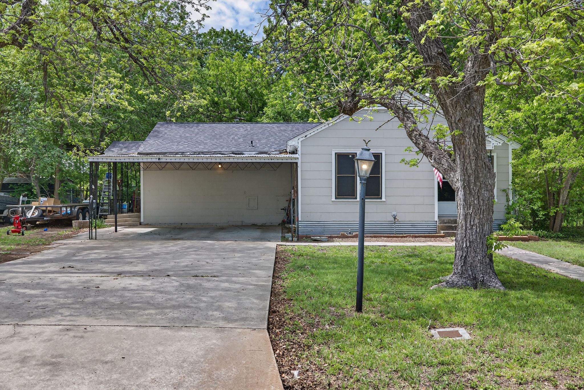 621 S Main Street Lockhart TX 78644
