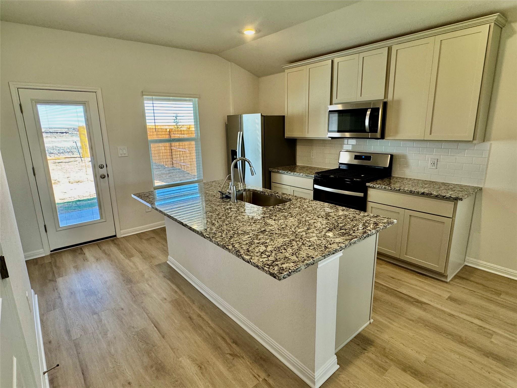 121 Holmby Drive Hutto TX 78634