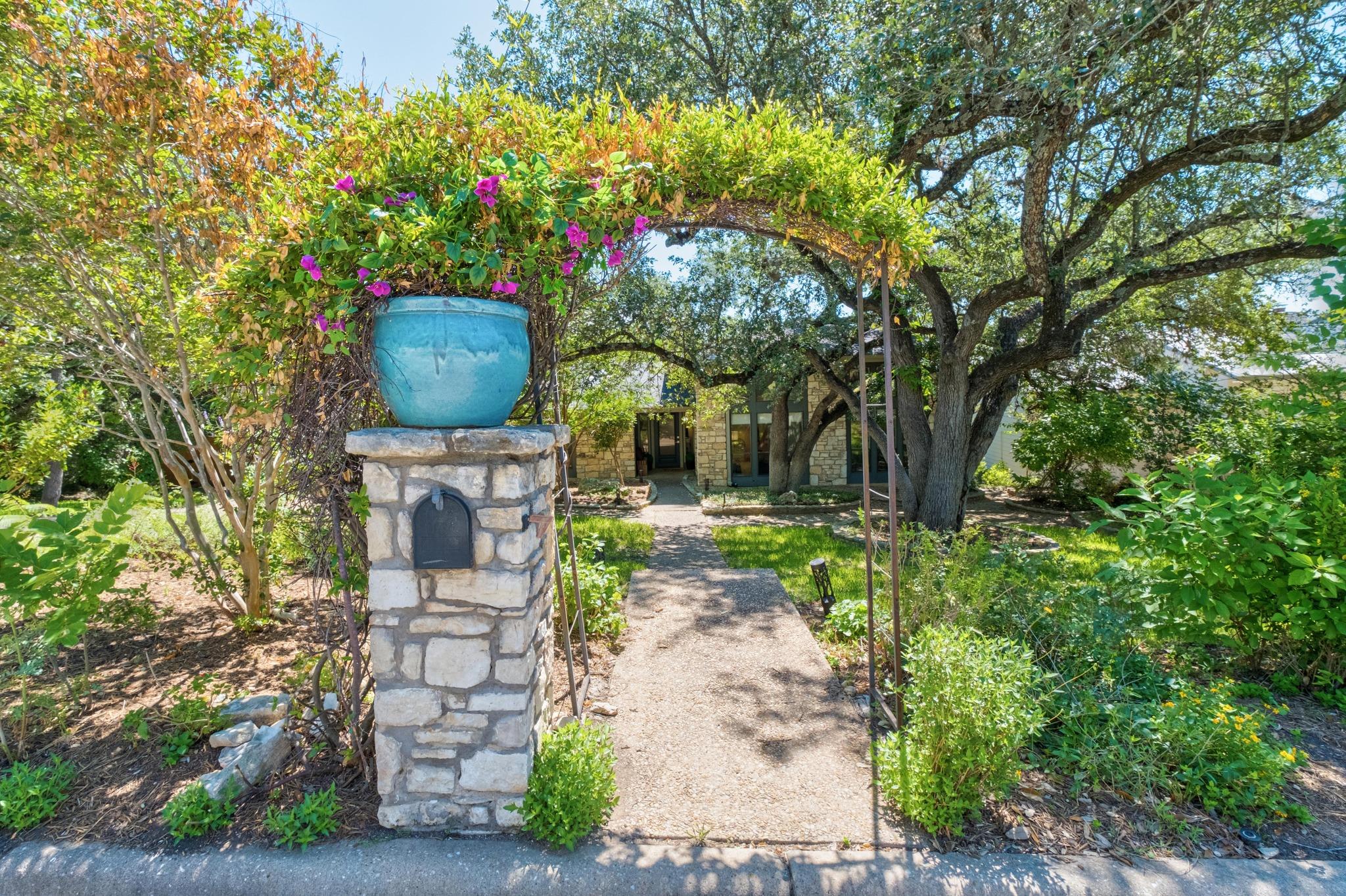 2303 Doral Drive Austin TX 78746