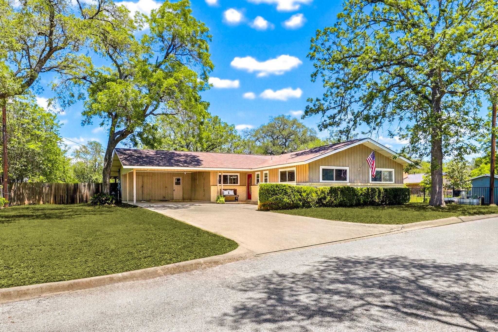 125 Glendale Street Luling TX 78648