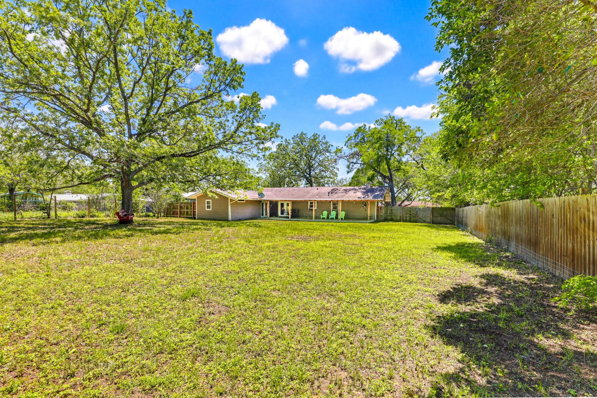 125 Glendale Street Luling TX 78648