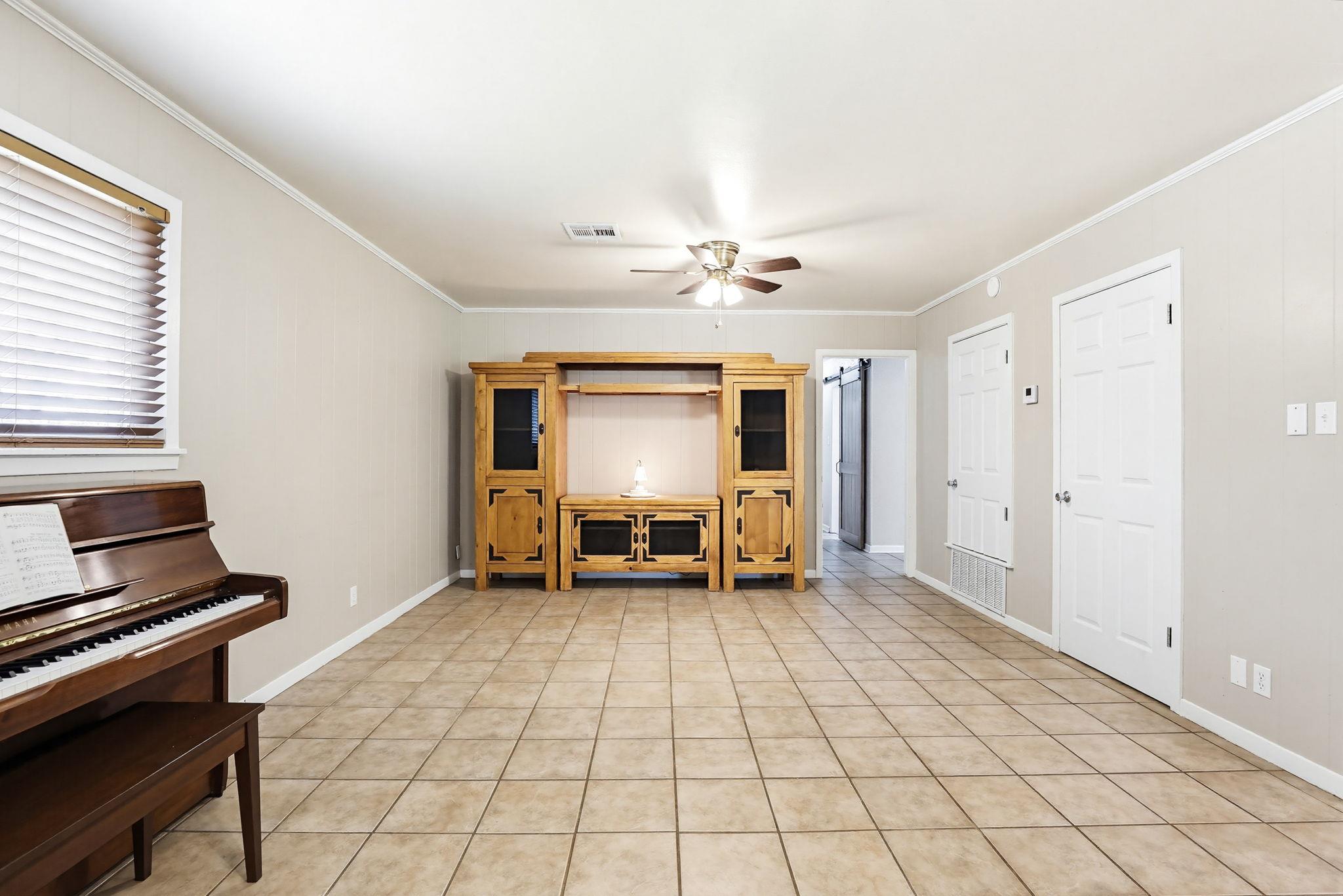 125 Glendale Street Luling TX 78648
