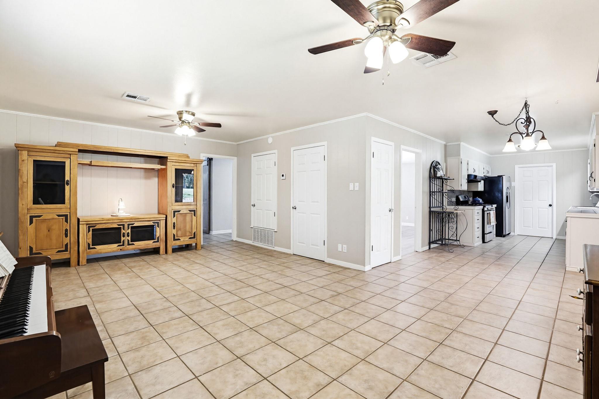 125 Glendale Street Luling TX 78648