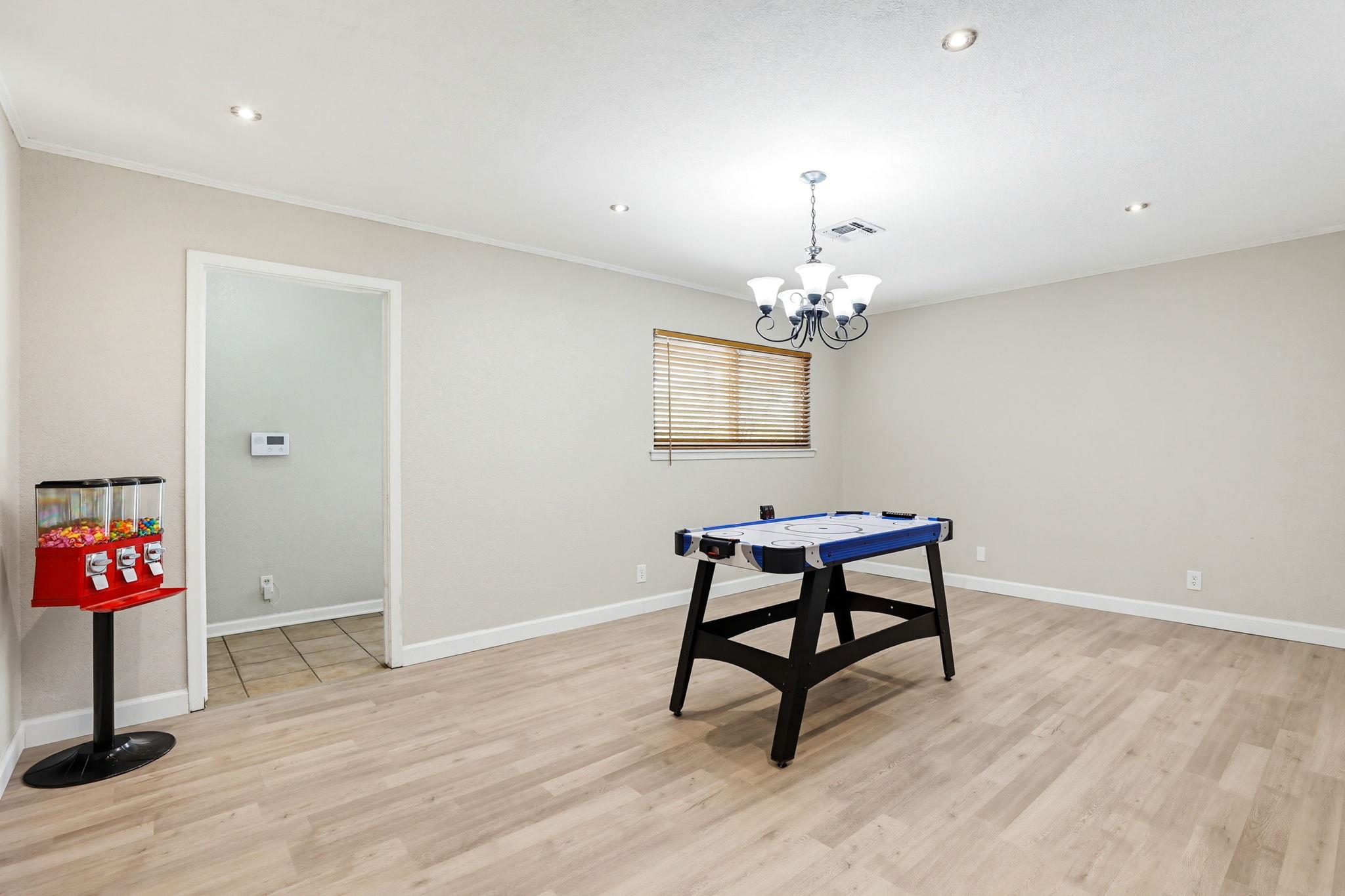 125 Glendale Street Luling TX 78648