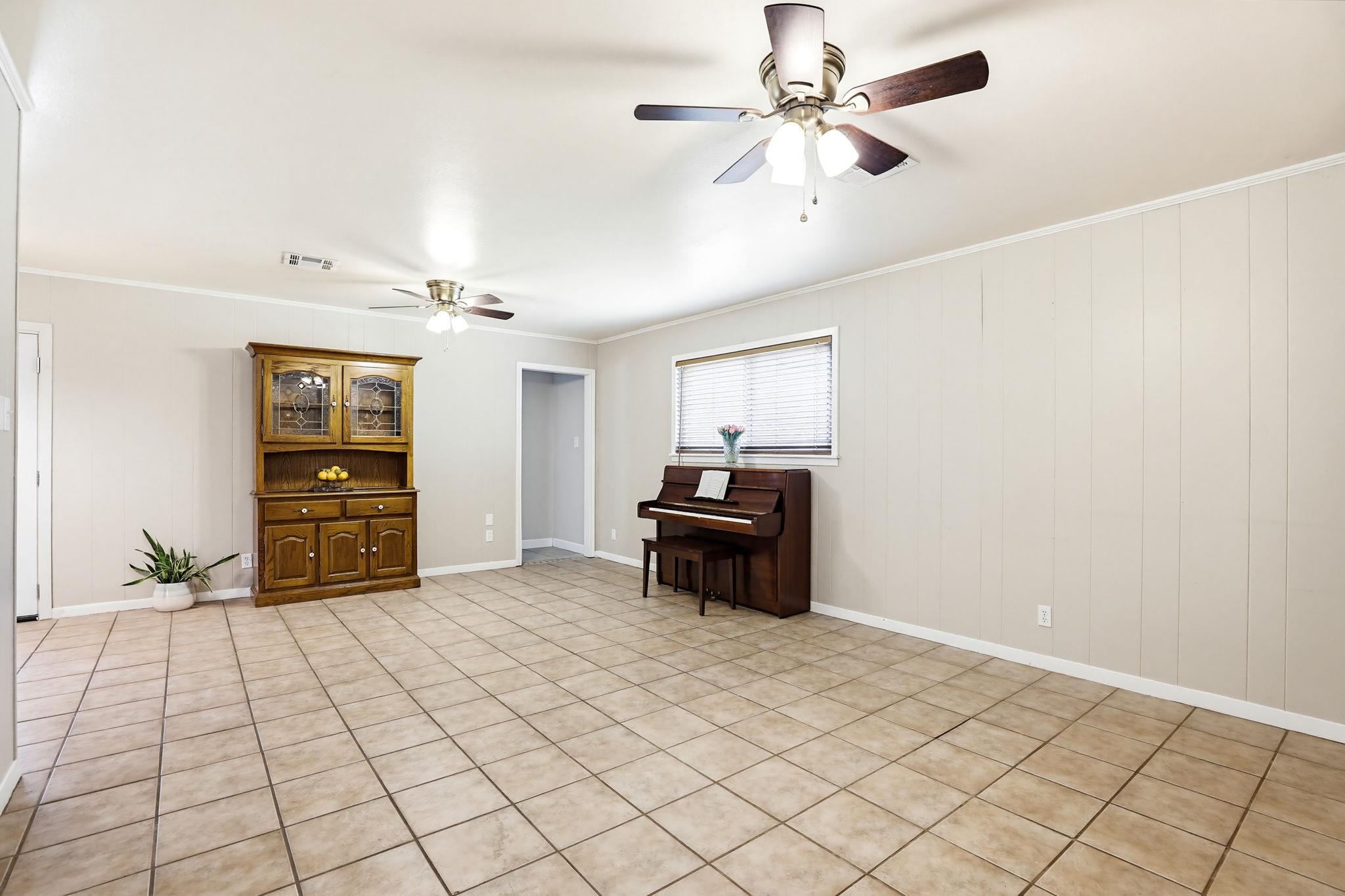 125 Glendale Street Luling TX 78648